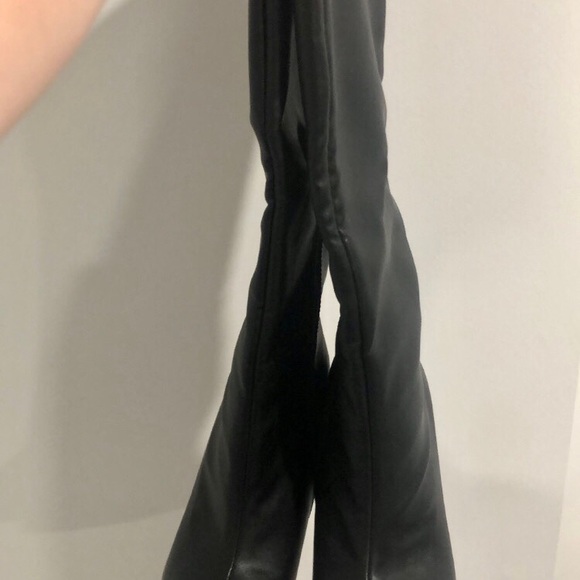 Black heeled boot - Picture 3 of 4